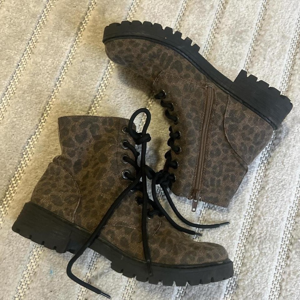 Blowfish Brown leopard print lace up boots size 7 boho streetwear punk grunge
